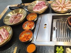-臻牛烤肉