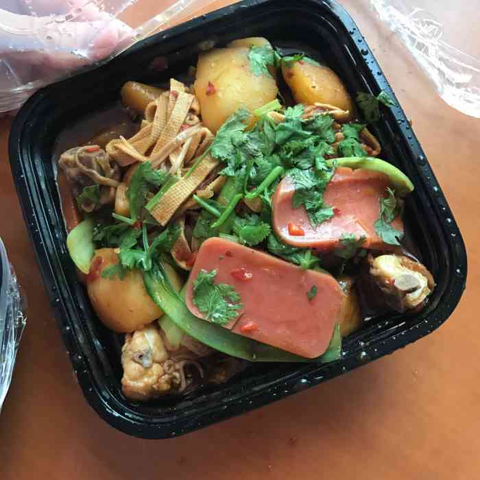 牛腩焖锅饭-"最实惠的一家了,满满的牛肉,满足."-大众点评移动版