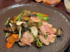 彩椒诺邓火腿炒见手青-滇野云南野生菌餐厅(陕西南路店)