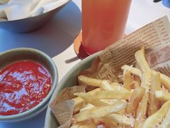 帕玛芝士薯条配自制番茄酱-93Club·法餐厅