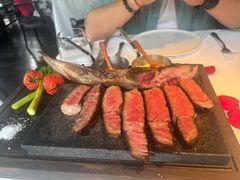 1KG和牛战斧牛排-弦月窗LUNETTE BY AMANDA(复兴路店)