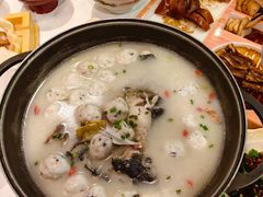 青椒紫苏煮鱼头·鱼丸-天怡·鱼工厂(临江店)