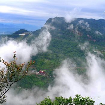 云海苍茫古剑山，山里有没有住着神仙？