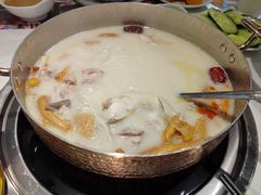 -洪氏嗨捞·广东猪肚鸡·椰子鸡火锅(西咸万象城店)
