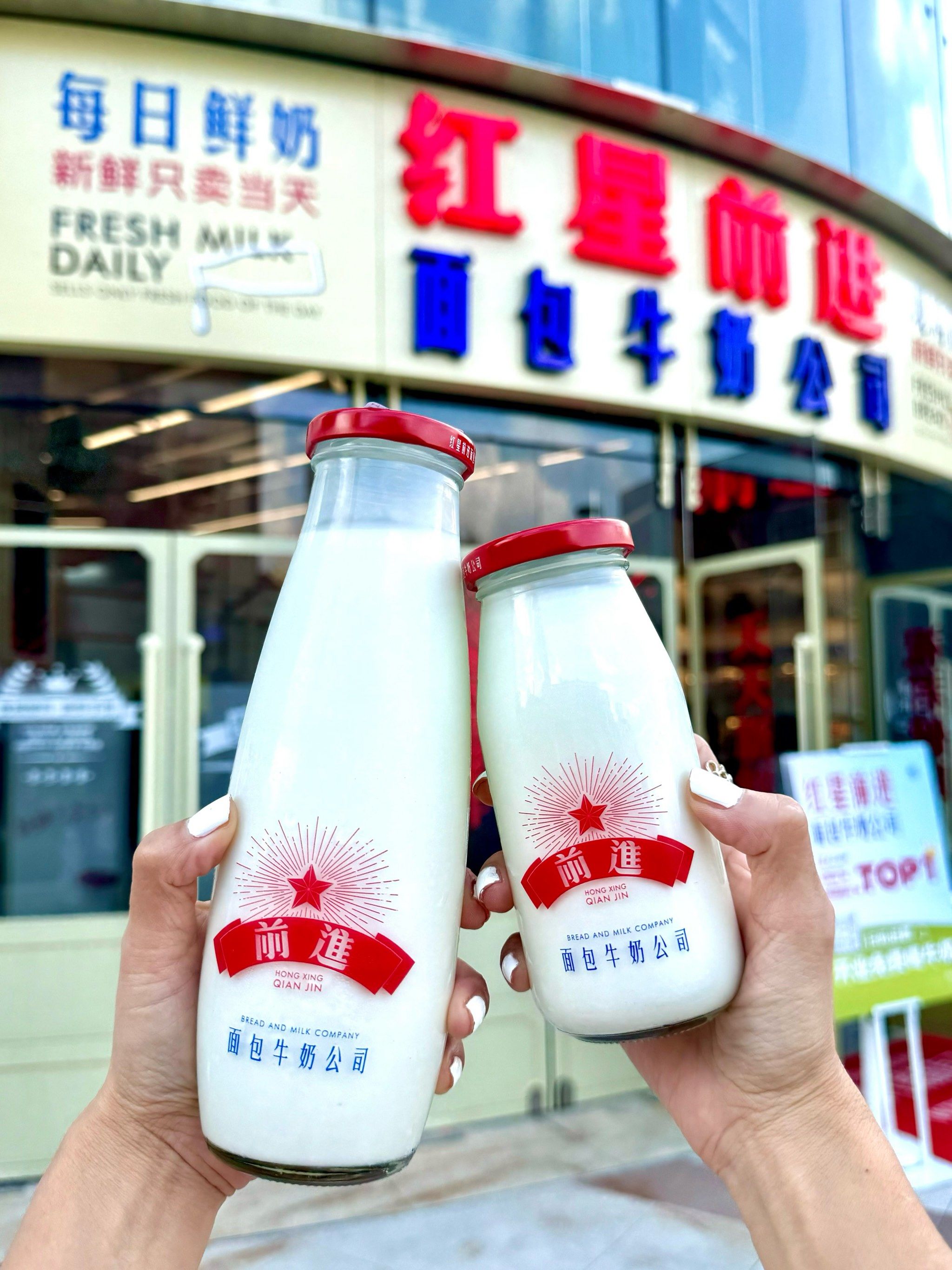上海首店开了,就在长宁又又中心
好像走进了80年代的北京国营商店