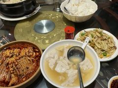 -土砂锅生态山庄·非遗砂锅雅鱼