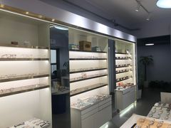-视野联行眼镜•蔡司•依视路(温江店)