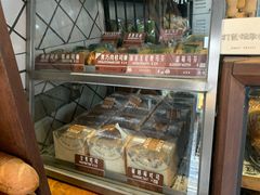 面包甜点陈列柜-Juicy Bakery(大学路店)