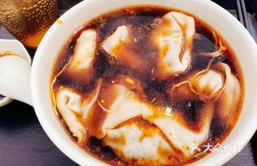 Chinese Herb Dumplings in Mildly Spicy Red Soup
