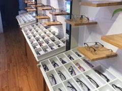 -MiRi眼镜·蔡司·星趣控·尼康控优点视觉合作店(南京东路店)