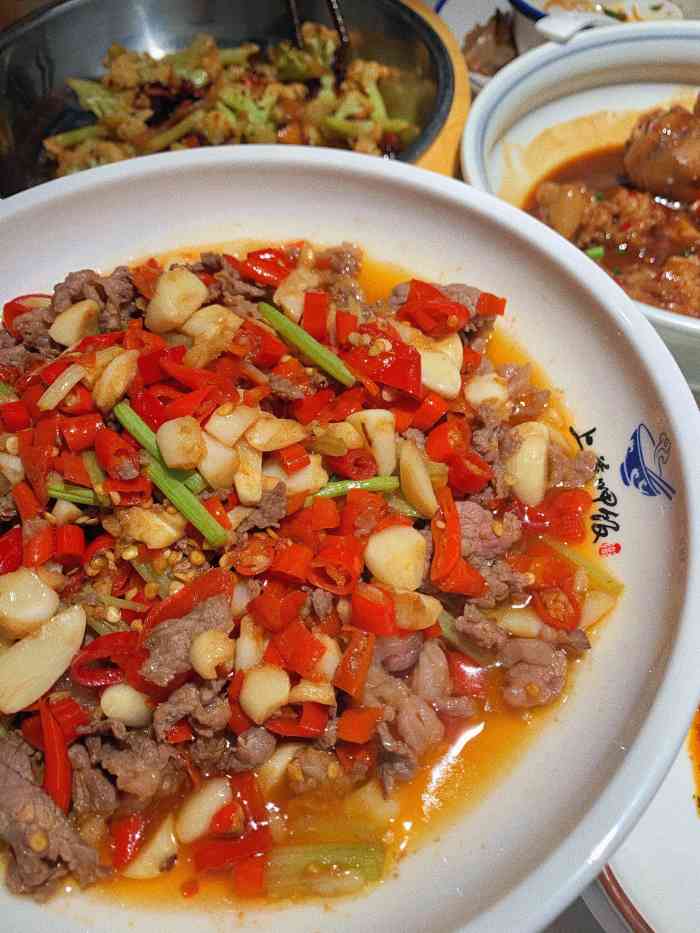 上菜呷饭(杭州彩虹城店)-"「网红现炒黄牛肉」肉比较嫩,入味,好吃 .