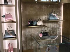 -文艺复兴百货(米兰大教堂广场店)