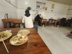 大堂-丁红照水煎包胡辣汤