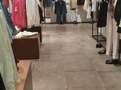 -URBAN REVIVO(上海中庚漫游城店)