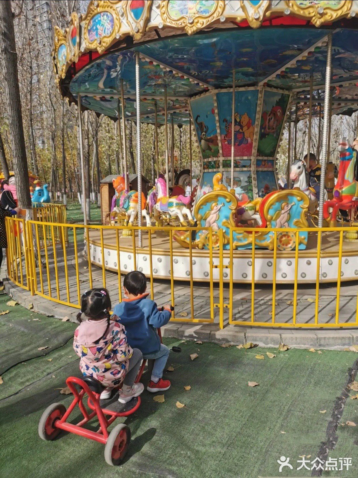 带宝宝体验户外游园小火车～