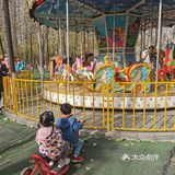 带宝宝体验户外游园小火车～