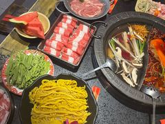 -宽板凳老灶火锅(台湾街店)