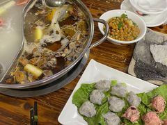 虾滑拼墨鱼丸-肥婆麻辣火锅.顺德首创药材麻辣火锅(容桂店)