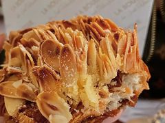 巴旦木羊角包-Salon de The de Joel Robuchon(外滩18号店)
