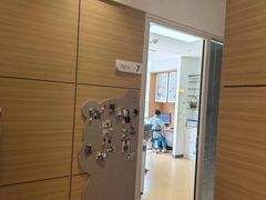 -瑞尔齿科(上海长风大悦城店)