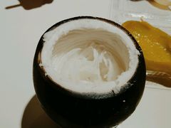 -志龙皇冠吃货椰子铺