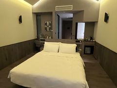 -上海虹桥中心爱琴海亚朵S酒店
