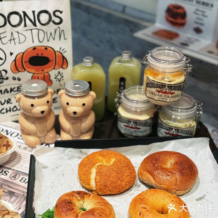 这是。。。。阿哆诺斯吗？？面包脑袋快冲！