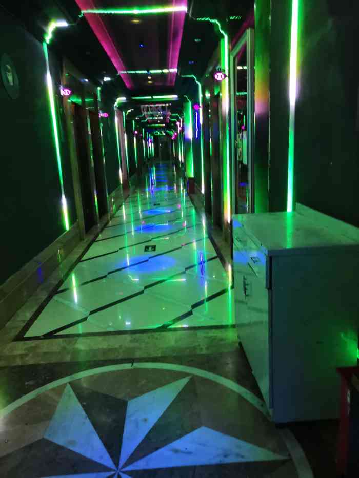 欢乐迪氧吧ktv(曹杨店)-"环境是非常的好,音乐也很齐全,什么新歌都.