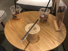 焦糖拿铁-瑞幸咖啡(外滩SOHO店)