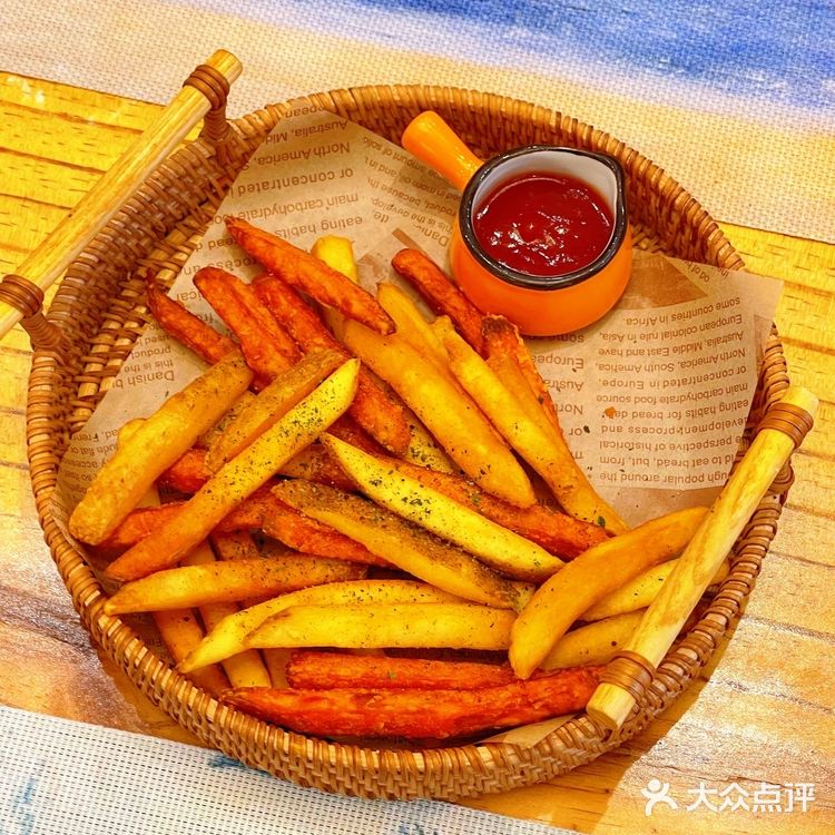 武汉西餐厅推荐|好吃不贵，环境超好的Moon Blue