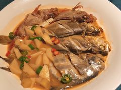 酸茭白渔家烧杂鱼-三利音·玖弄小鲜(浦东嘉里城店)
