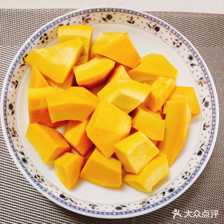 南瓜与土豆是绝配，美味的南瓜土豆焖排骨