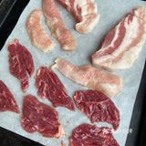 他家是自助的烤肉,位置不是特别的大