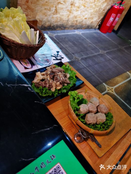 四点金潮汕鲜牛肉火锅(金猴名居店)牛腩图片