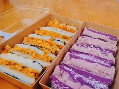 蛋黄肉松切糕-米阿糯糕团•酒酿•甜品(莫愁店)
