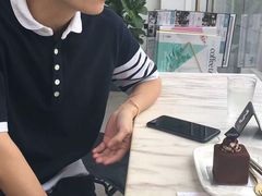 -UNI UNI(环亚凯瑟琳店)