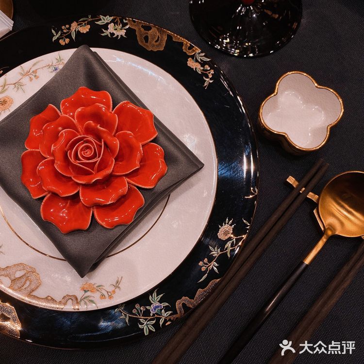 狮子山上,阅江楼旁,宝藏级别的餐厅,雕栏玉砌醉东风