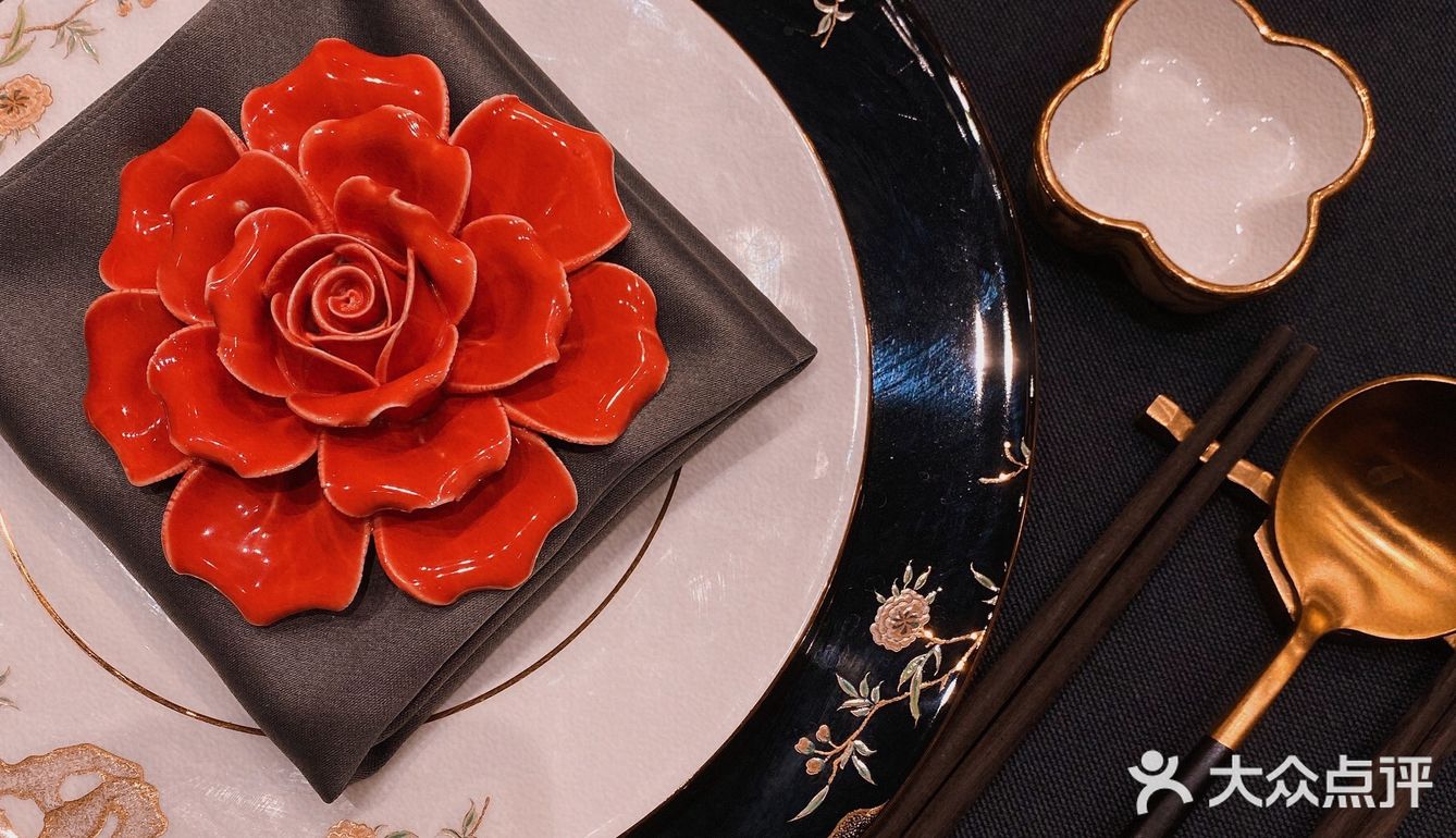 狮子山上，阅江楼旁，宝藏级别的餐厅，雕栏玉砌醉东风