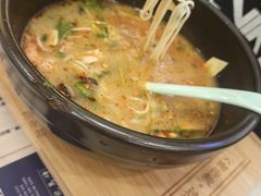 -花馬肆.云南过桥米线(汉神购物广场现场熬汤店)