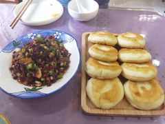滚刀辣皮子夹馍-新疆巴州金丝特餐厅(大钟寺店)