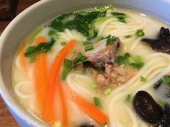 -云海肴·汽锅鸡·云南菜(天山百盛优客店)