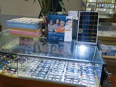 -三叶眼镜城批发市场(上海火车站店)