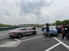 -上海保时捷体验中心