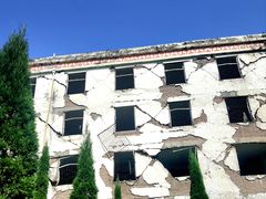 -四川汶川特大地震漩口中学遗址