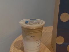 -瑞幸咖啡(岳家嘴地铁站店)