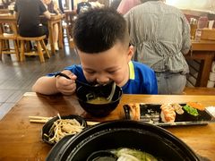 -丽虹云南过桥米线(兴工街店)