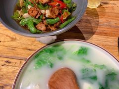 -老滇山寨•云南特色菜•地方菜•民族风情歌舞表演(金碧店)