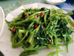 茼蒿炝拌花生米-国庆烧麦馆