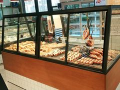 面包甜点陈列柜-Dough&Joe团憩(瑞虹天地月亮湾店)