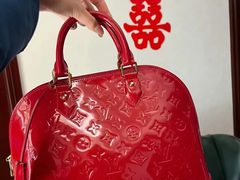 -小飞侠奢侈品回收 寄卖 养护(宝山宝龙广场店)